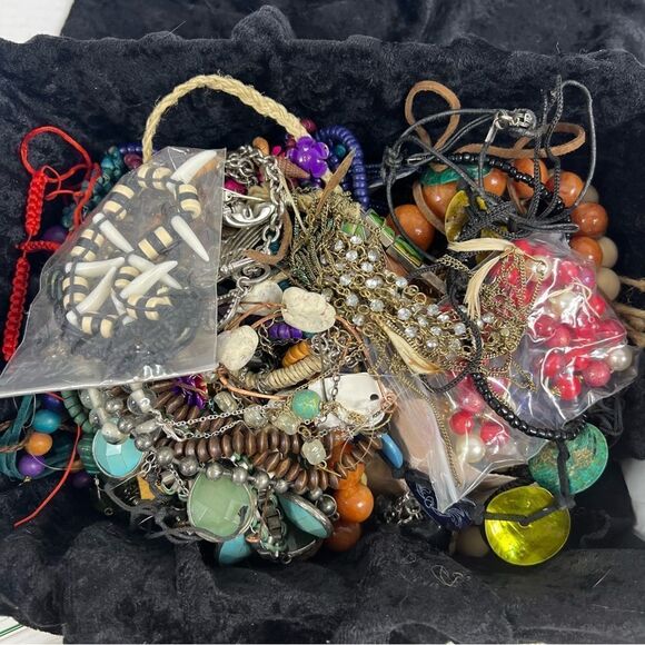 5 pounds of craft jewelry bundle vintage to current for repurpose - Picture 7 of 15